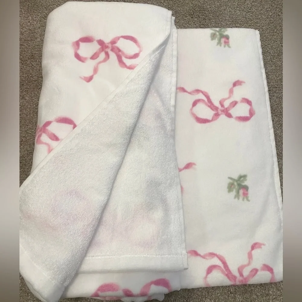 LAURA ASHLEY COQUETTE BOWS & FLORAL BEACH TOWEL (91 c x 173 cm)